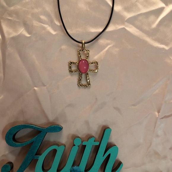 🆕Gold & pink pendant cross on leather necklace - Picture 8 of 8